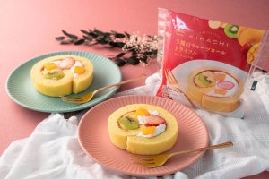 ファミマ、新作スイーツ「5種のフルーツロール トライフル」を発売!