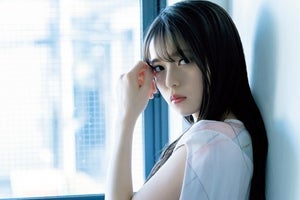 齋藤飛鳥、透明感あふれる白い肌にドキッ　男女写真家が2つの顔撮影