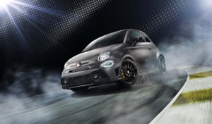 スポーツ性をさらに強調した「Abarth 595 Momento」を80台限定で発売