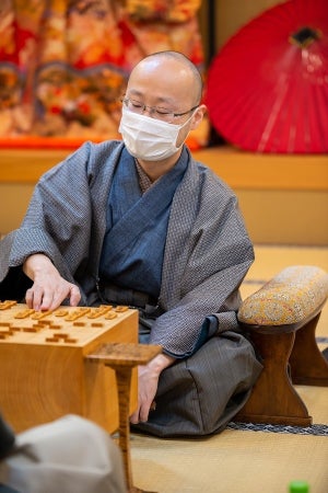 渡辺明棋王が９連覇達成！　通算獲得タイトル数は28となり、単独４位に　第46期棋王戦五番勝負第４局