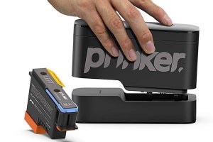 消せるタトゥーを肌に直接印刷できるハンディプリンター「Prinker S」