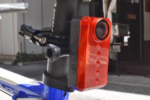 テールライト一体型の自転車用ドライブレコーダー「バッカム」