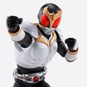 『仮面ライダークウガ』五代雄介が初めて変身したグローイングフォームが真骨彫に登場