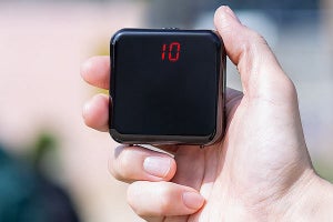 サンワ、PM2.5の濃度を手軽に測定できるバッテリー式の小型測定器