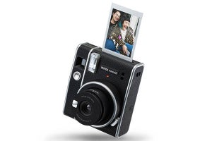 富士フイルム、クラシックデザインの新チェキ「instax mini 40」