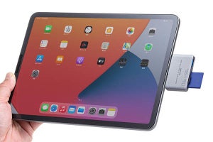 iPad Proでも使えるUSB Type-C接続の小型カードリーダー　サンワサプライ