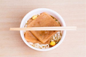 マルちゃんのカップうどん、一番人気はなに? - 2位は濃厚な「黒い豚カレーうどん」