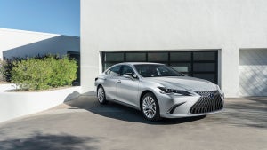 LEXUS、新型「ES」を世界初公開 - 基幹モデルのたゆまぬ進化を証明