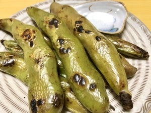 【ホクホク!】「ゴールデンな麦の飲み物」と相性良すぎ! 皮ごと焼くだけのソラマメで乾杯!