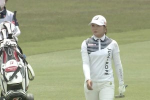 高橋彩華が単独首位!  女子ゴルフ「サロンパスカップ」3日目