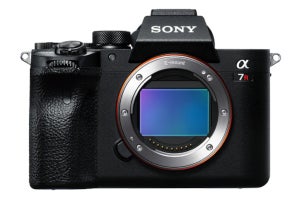 ソニー、「α7R III」「α7R IV」の背面液晶を高解像度化してマイナーチェンジ