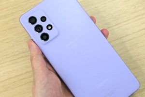 ドコモ、コスパ重視の4カメラ搭載5Gスマホ「Galaxy A52 5G」