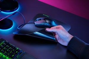 Razer、厚さ0.4mmのポリカーボネート製ゲーミングマウスパッド