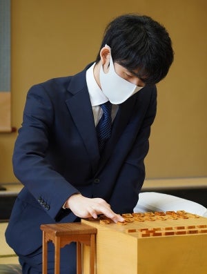 藤井聡太王位・棋聖、試練の夏　６月６日から始まるダブル防衛戦の相手は渡辺明名人と豊島将之竜王