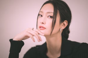 菜々緒、強さの源に「なりたい自分」 今憧れの美脚はまさかの遠藤憲一