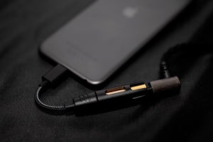 iPhoneで2.5/4.4mmプラグのイヤホンも使える変換アダプタ。Acoustuneから