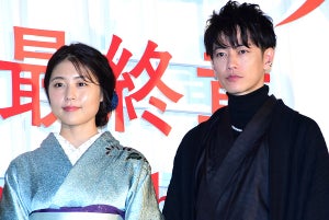 佐藤健、有村架純の着物の帯「巻きたくて…」スーツから和装に早着替えで登場