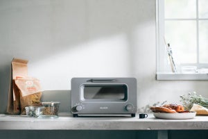 バルミューダ、トースター「BALMUDA The Toaster」にオンライン限定カラー