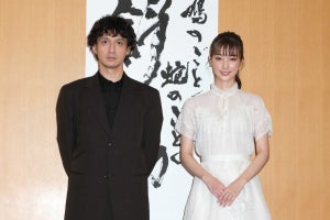 宮本茉由「初主演なので」『斜陽』会見に純白ワンピース姿で登場