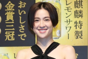 中村アン、肩出しドレスで魅了　ショートヘアにも注目集まる