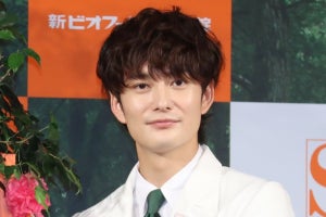 岡田将生、フジ鈴木唯アナとの交際質問に「うふふ」 否定せず笑顔