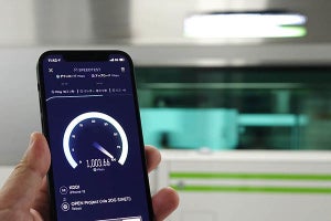 鉄道路線の5G化を進めるKDDI、5Gが快適に使えるように込めたノウハウとは