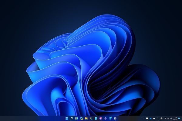 Windows 11のタスクバーはデスクトップ下部に固定？ - 阿久津良和のWindows Weekly Report