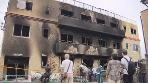 京アニ放火事件の“実名報道”に社会の批判…遺族とマスコミのあり方とは