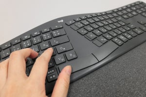 写真で見る「ERGO K860」 - 曲線デザインが特徴！ ロジクール初の分割型エルゴノミックキーボード