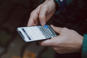 コンビニでスマホの写真をプリントする方法は? 各コンビニでのやり方も