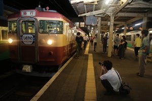 えちごトキめき鉄道455系・413系「夜行急行」運行、旅の様子を公開