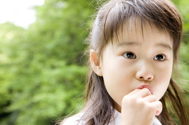 【複雑…】「お菓子あげるから家においでって言われたらどうする?」予想外の娘の回答に困惑