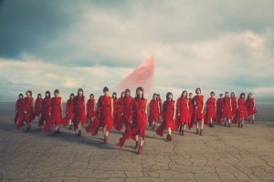 櫻坂46、赤の衣装まとう新ビジュアル公開　「流れ弾」ラジオ初OAも決定