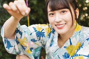 佐々木舞香、浴衣姿やイカ焼き手に“彼女と夏祭りデート”グラビア