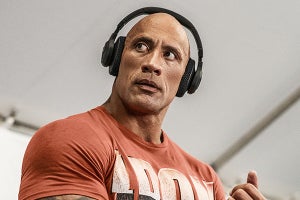 JBL、ドウェイン・ジョンソン監修のハイブリッドNCヘッドホン