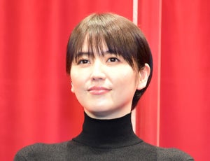 長澤まさみ、美脚チラリのデザインスカートで魅了　沢村一樹「膝しか見てなくて…」