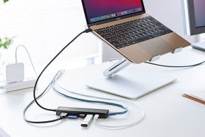 ケーブルが30cmと長い！　USB Type-C接続の7in1ドッキングステーション