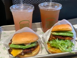 Shake Shack初登場！アボカドバーガー2種を食べ比べてみた