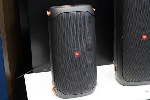 低音&光り方を強化した防滴スピーカー「JBL PartyBox 110」