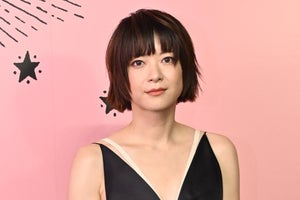 上野樹里、胸元＆背中が開いたゴージャスドレスで美貌放つ