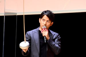 岡田准一、フェンシング挑戦で眼光が鋭く!? 金メダリストたちも絶賛