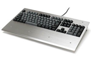 「FILCO」30周年記念、ステンレス外装で重さ4.4kgの有線キーボード