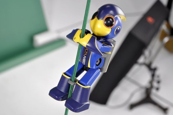 乾電池で動くロボット「エボルタNEOくん」、世界最長1,111mクライミングに挑戦 - Twitter応援が成功のカギ