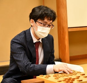 伊藤匠四段が古賀悠聖四段に２連勝で新人王戦優勝！　藤井聡太三冠と同い年19歳の若武者