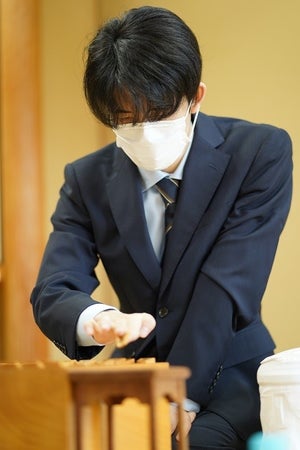 藤井聡太三冠が角換わりの新構想を披露！　大熱戦の末、郷田真隆九段を破り６勝１敗に　第80期順位戦Ｂ級１組