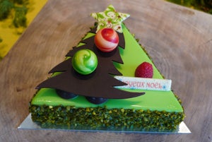 ツリーのかたちがかわいい! ピスタチオ好きにはたまらないクリスマスケーキ