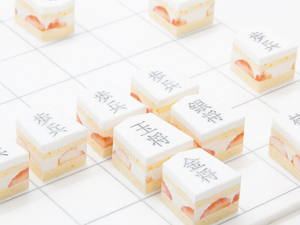 【参りました】いちごの「将トケー棋」爆誕!! メルヘンで美味しそうな駒に「欲しい! 」「可愛すぎる」「相手の駒取ると食べてもいいの? 」と反響続々