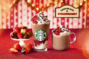 スタバの新作フラペチーノはチョコレート×ストロベリー果肉のホリデー仕様