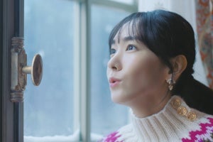 新垣結衣、「メルティーキッス」CM初の共演者とぬくぬくペアルック披露