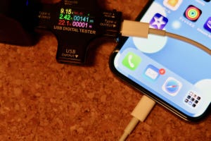 iPhone 13 Proを急速充電するには、何ワットの電源が必要? - いまさら聞けないiPhoneのなぜ